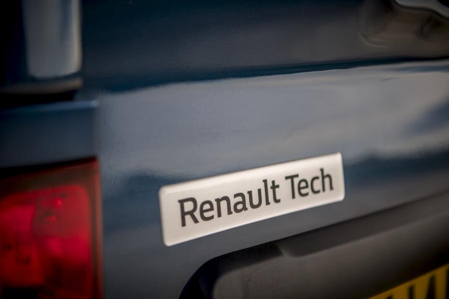 Логотип Renault Trafic Van (X82) 2019 года  (UK) (фото 37 из 42)